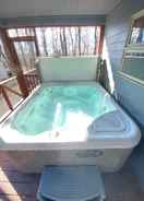 Imej utama Devils Knob Hottub Wintergreen