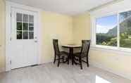 Others 7 Cheerful 3 Bedroom Home Walk to UVA Stadium