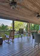 Imej utama Spacious Pequea Retreat w/ Dock & Hot Tub!