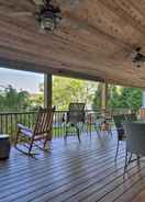 Imej utama Spacious Pequea Retreat w/ Dock & Hot Tub!