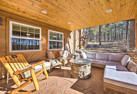 Others CO Springs Apartment in the Pines w/ Treehouse!