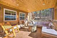 Others CO Springs Apartment in the Pines w/ Treehouse!