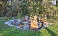 Lain-lain 6 Pine Retreat Cabin With Deck, Hot Tub & Pond!