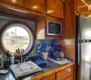 Others 6 Bay St Louis Houseboat 6 Mi to Old Town & Beach!