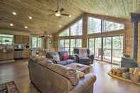 Lainnya Spacious Cabin w/ Views & Deck Near Jefferson Lake