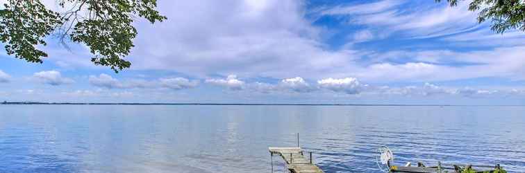 อื่นๆ Spacious Waterfront Retreat Near Uw-green Bay