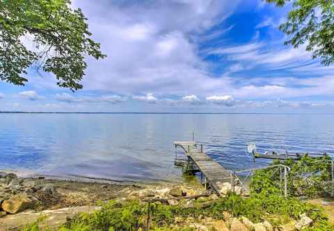 อื่นๆ Spacious Waterfront Retreat Near Uw-green Bay