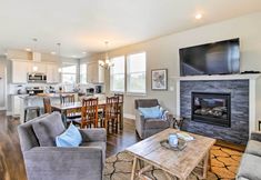 Khác 6 Ocean Shores House w/ Hot Tub - Walk to Beach