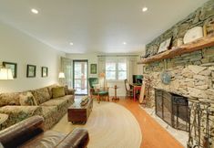 Others 7 15 Mins to Polar Express: Cabin w/ Hot Tub!