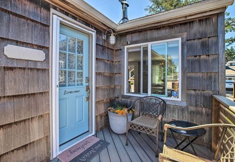 Others Quaint 'sur La Mer' Cottage w/ Deck, Fire Pit