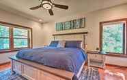 Others 4 Nekoosa Golf Course Retreat w/ Hot Tub!