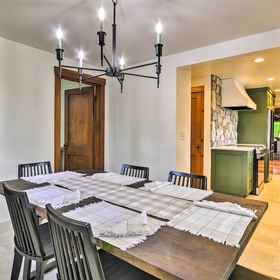 Interior1Peaceful + Elegant Cottage w/ Riverside View,Sah-Hah-Lee Golf Course飯店