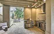 Others 2 Luxe Bellevue Mansion - Gated Yard + Grill!
