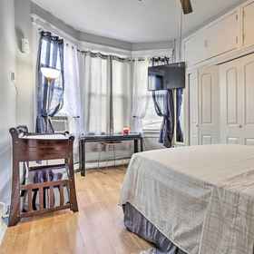 Interior 1 West New York Apartment ~ 7 Mi to Manhattan!, 3143 Broadway Hotels