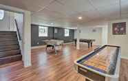 อื่นๆ 4 Sleek Albrightsville Home w/ Deck, Game Room