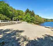 Lain-lain 4 Breathtaking Newbury Cottage w/ Deck on Chalk Pond