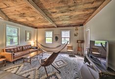 其他 3 Renovated Catskills Farmhouse w/ Game Room!