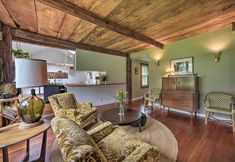 其他 7 Renovated Catskills Farmhouse w/ Game Room!