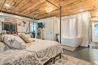 Lain-lain 4 Bemus Point Vintage Suite w/ Soaking Tub & Kitchen