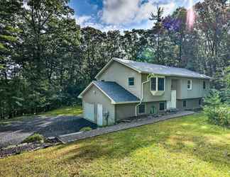 อื่นๆ 2 Serene Hideout w/ Private Hot Tub in Pocono Mtns!