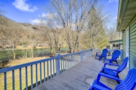 Others Waterfront Cottage on Greenbrier River!