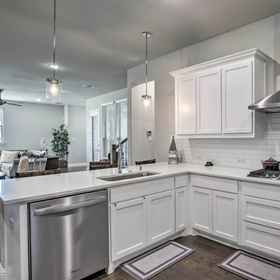 Interior1弗里斯科現代家庭附庭院及遊戲室,Dr Pepper Arena飯店