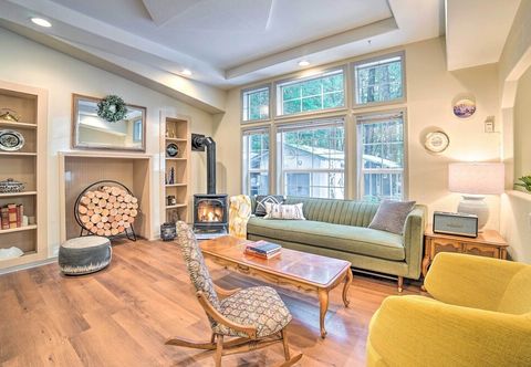 Khác Family Home w/ Fire Pit, Grill & Fenced Yard!