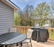 Others 2 Ideally Located 'penne Place' w/ Deck & Grill