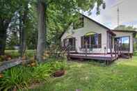 Others Waterfront Cottage w/ Deck + Dock on Dragon Lake!