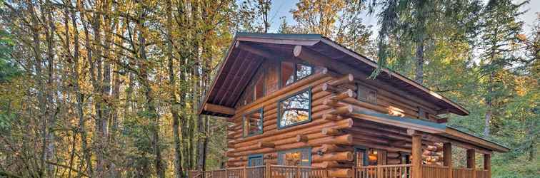 Others Custom Riverfront Log Home Near Stevens Pass!