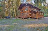 Others Custom Riverfront Log Home Near Stevens Pass!