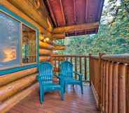 Others 4 Custom Riverfront Log Home Near Stevens Pass!