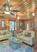 Imej utama Charming Waterfront Cottage w/ Porch & Grill!