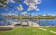 อื่นๆ 5 Canalfront New Port Richey Home w/ Boat Dock!