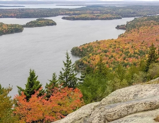 Lainnya 2 Trenton Chalet - 7 Miles to Acadia National Park!