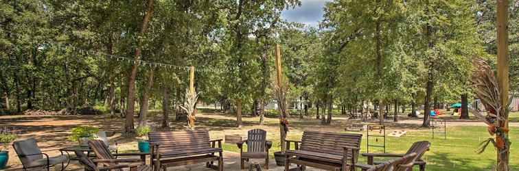 อื่นๆ All-encompassing Family Retreat Near Lake Texoma!