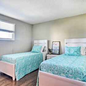 Interior 1 Coastal Clearwater Condo: Half Mile to Beach!, Hotel Pinellas County