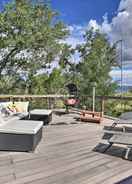 ภาพหลัก Serene Mountain Retreat w/ Deck & Mtn Views!