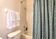 Others 3 10 Mi to Disney: Resort Getaway w/ Balcony!