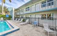 Lain-lain 3 Updated Dtwn Naples Condo: Across From Beach!