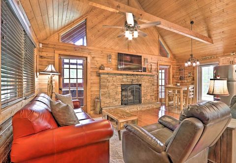 Others Sevierville Blue Ridge Bungalow w/ Hot Tub, Deck