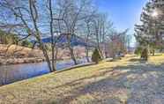 Others 3 Charming Riverfront Cabin w/ Yard & Porch!