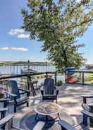 Imej utama Lakefront Retreat w/ Private Dock & Kayaks!