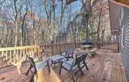 Khác 3 Sleek Homestead w/ Deck, Fire Pit & Game Room!