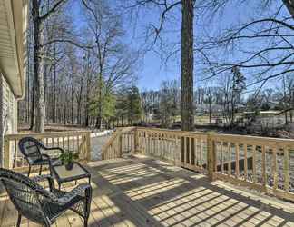 Khác 2 Stunning Greensboro Home w/ Deck & Pond View!