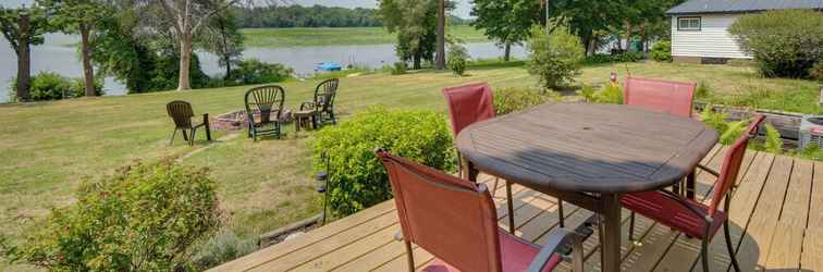 Others Mississippi River Retreat: Game Room & Deck!