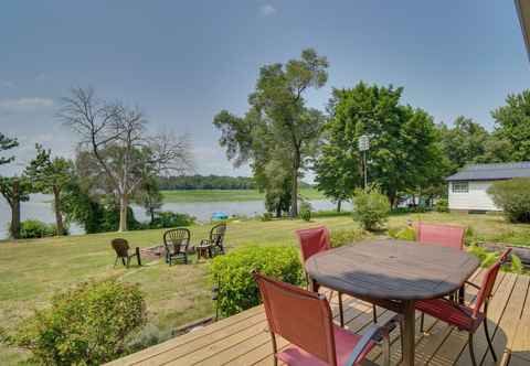 Others Mississippi River Retreat: Game Room & Deck!