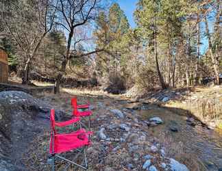 Lain-lain 2 Scenic Riverside Cabin w/ Multi-level Deck & Grill