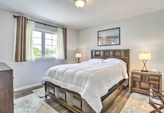 其他 4 Ideally Located Glen Cove Apartment!