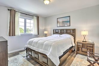 其他 4 Ideally Located Glen Cove Apartment!